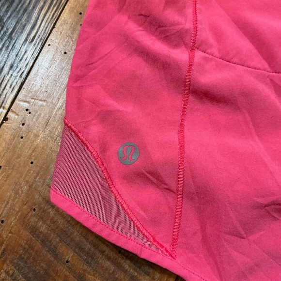 Lululemon Hotty Hot Low-Rise 2.5” Lined Shorts Passonate Pink Size 6 - Picture 6 of 7